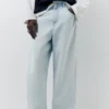 Jeans larghi dal taglio morbido Jeans larghi dal taglio morbido