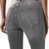 Jeans skinny a vita alta Jeans skinny a vita alta