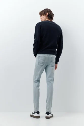 Jeans skinny strappati