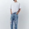 Jeans strappati dalla vestibilità comoda Jeans strappati dalla vestibilità comoda