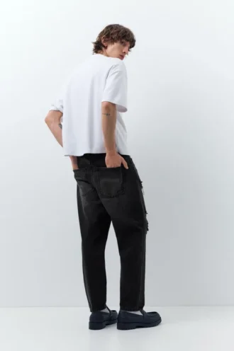 jeans strappati dalla vestibilit comoda 2 1 330x496 - Jeans strappati dalla vestibilit&agrave; comoda