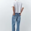 Jeans strappati dalla vestibilità comoda Jeans strappati dalla vestibilità comoda