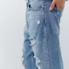 Jeans strappati dalla vestibilità comoda Jeans strappati dalla vestibilità comoda