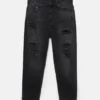 Jeans strappati dalla vestibilità comoda Jeans strappati dalla vestibilità comoda