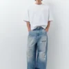 Jeans super baggy strappati Jeans super baggy strappati