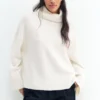 Maglione a collo alto in morbida maglia