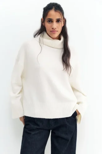 Maglione a collo alto in morbida maglia