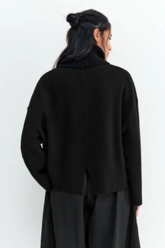 Maglione a collo alto in morbida maglia
