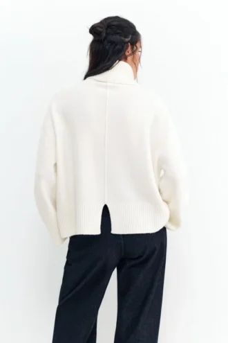 Maglione a collo alto in morbida maglia