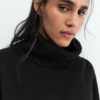 Maglione a collo alto in morbida maglia