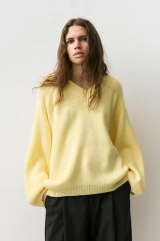 Maglione oversize con orlo asimmetrico