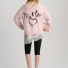 Maglione rosa con cuore ricamato Maglione rosa con cuore ricamato