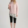 Maglione rosa con cuore ricamato Maglione rosa con cuore ricamato