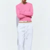 Maglione rosa con scollo a V Maglione rosa con scollo a V
