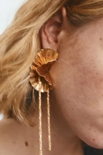 Orecchini a catena con fiori