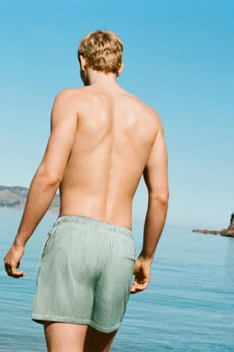 Pantaloncini da bagno a righe in seersucker