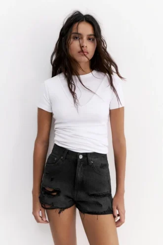 Pantaloncini in denim strappato