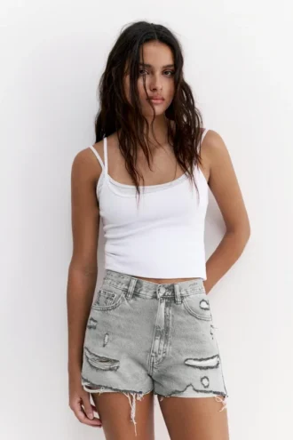 Pantaloncini in denim strappato