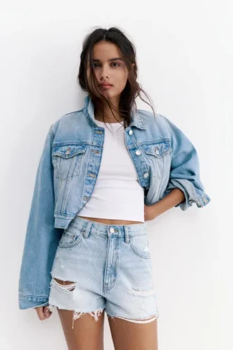 Pantaloncini in denim strappato