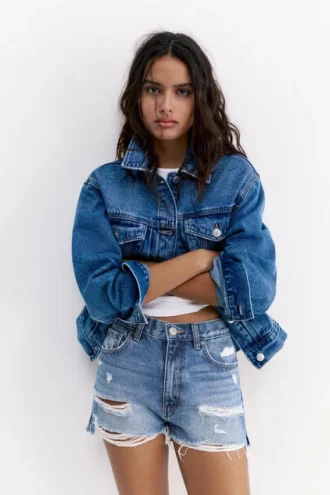 Pantaloncini in denim strappato