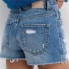Pantaloncini in denim strappato Pantaloncini in denim strappato