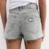 Pantaloncini in denim strappato Pantaloncini in denim strappato