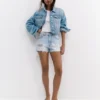 Pantaloncini in denim strappato Pantaloncini in denim strappato