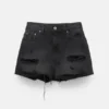 Pantaloncini in denim strappato Pantaloncini in denim strappato