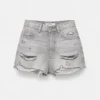 Pantaloncini in denim strappato Pantaloncini in denim strappato