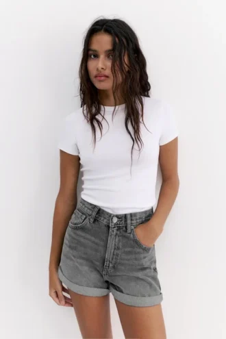 Pantaloncini mom in denim con risvolto