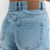 Pantaloncini mom in denim con risvolto Pantaloncini mom in denim con risvolto