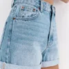Pantaloncini mom in denim con risvolto Pantaloncini mom in denim con risvolto