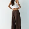 Pantaloni a cavallo basso con elastico in vita Pantaloni a cavallo basso con elastico in vita
