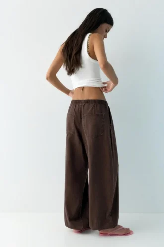 Pantaloni a cavallo basso con elastico in vita