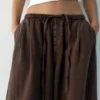 Pantaloni a cavallo basso con elastico in vita Pantaloni a cavallo basso con elastico in vita