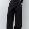 Pantaloni a gamba dritta con cuciture Pantaloni a gamba dritta con cuciture