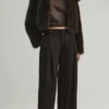 Pantaloni a gamba larga con doppia pince Pantaloni a gamba larga con doppia pince