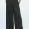 Pantaloni a gamba larga con doppia pince Pantaloni a gamba larga con doppia pince
