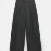 Pantaloni a gamba larga con doppia pince Pantaloni a gamba larga con doppia pince