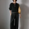 Pantaloni a gamba larga con doppia pince Pantaloni a gamba larga con doppia pince