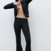 Pantaloni a zampa Pantaloni a zampa
