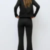 Pantaloni a zampa Pantaloni a zampa