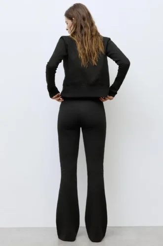 Pantaloni a zampa