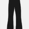 Pantaloni a zampa Pantaloni a zampa