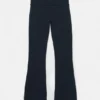 Pantaloni a zampa Pantaloni a zampa