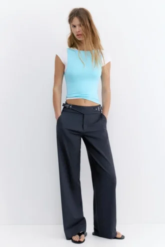 Pantaloni a zampa con fibbia