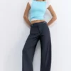 Pantaloni a zampa con fibbia Pantaloni a zampa con fibbia