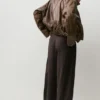 Pantaloni a zampa con pinces Pantaloni a zampa con pinces