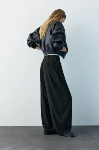 Pantaloni Barrel con pinces Pantaloni Barrel con pinces