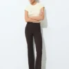 Pantaloni bootcut a vita media Pantaloni bootcut a vita media